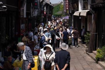 '财经观察：“硬防晒”渐成标配 撬动夏日消费“新蓝海”